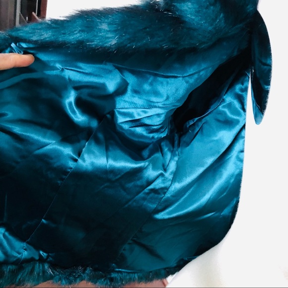 STUNNING TEAL FAUX FUR JACKET - Picture 7 of 15
